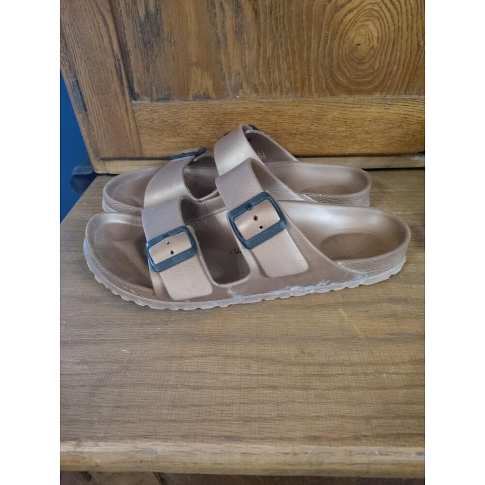 Women’s Arizona Birkenstocks Gold Size 41 Women's 8 Mens 10 Slides Pool Beach